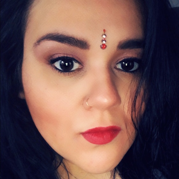 Meet your Posher! - Picture 2 of 6